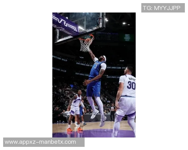 独行侠训练照曝光弗拉格与安东尼戴维斯激烈对抗展现竞争精神